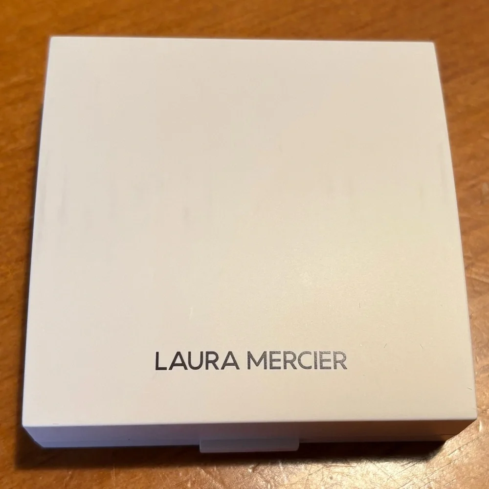 Laura Mercier Real Flawless Luminous Perfecting Pressed Powder